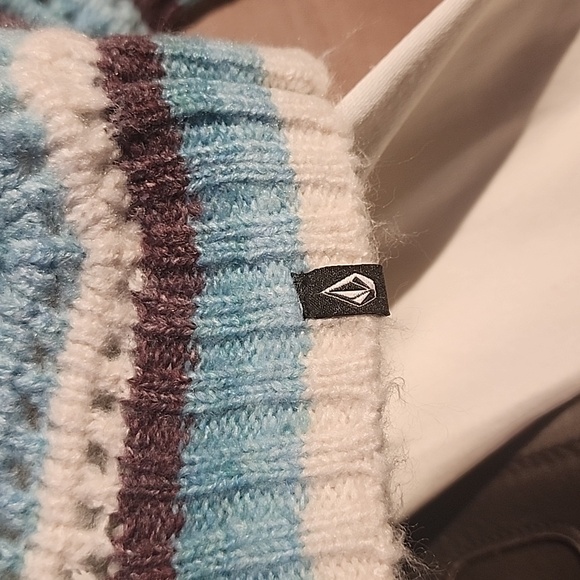 Volcom Girls hand knit pullover sweater - Picture 6 of 7